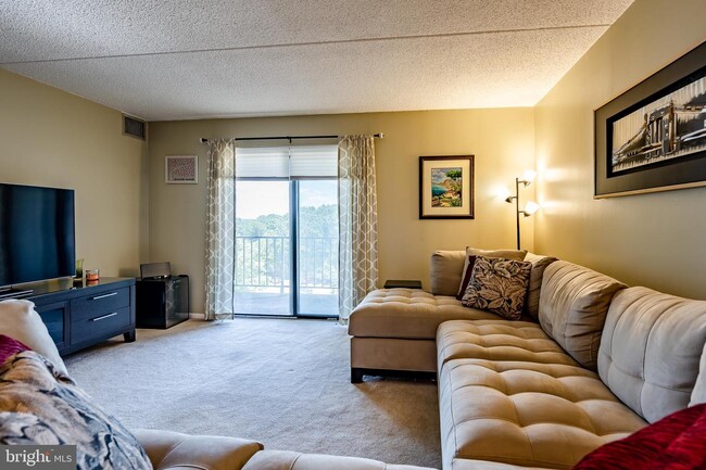 Building Photo - 20535 Valley Forge Cir