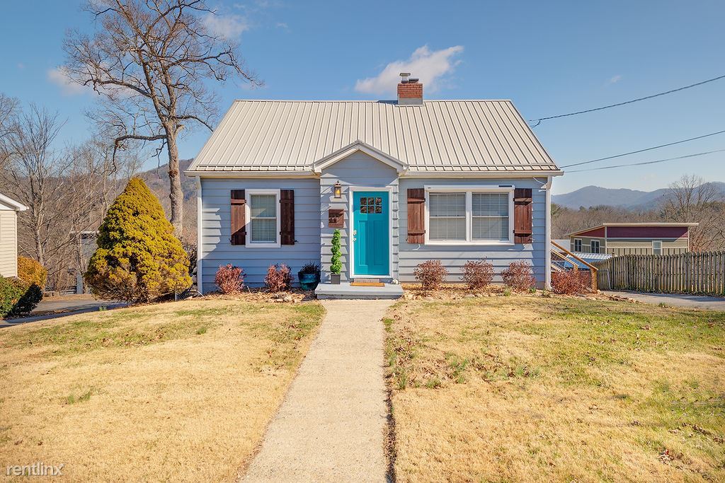Primary Photo - 3 br, 1.5 bath House - 33 Skyland Circle