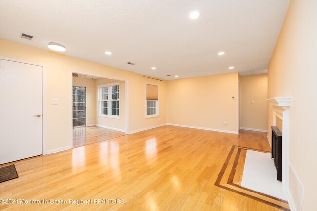 Building Photo - 77 Frontier Way