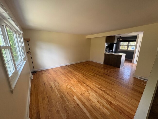 Building Photo - Newly updated 2 Bedroom Townhouse in quite neighborhood
