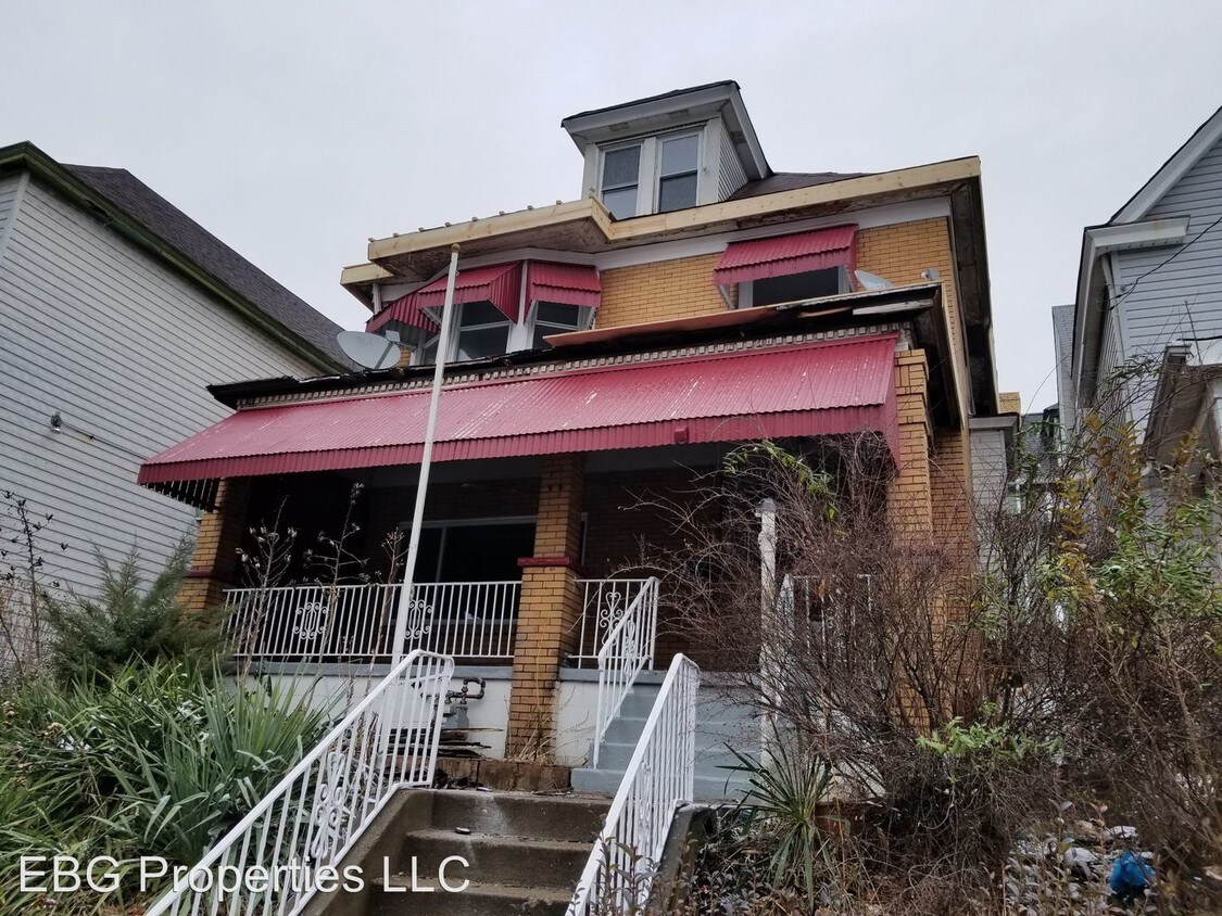 Primary Photo - 1215 Louise St