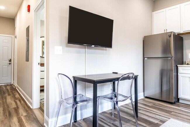 Foto del edificio - 701 E Street Southeast-SI ID1011208P