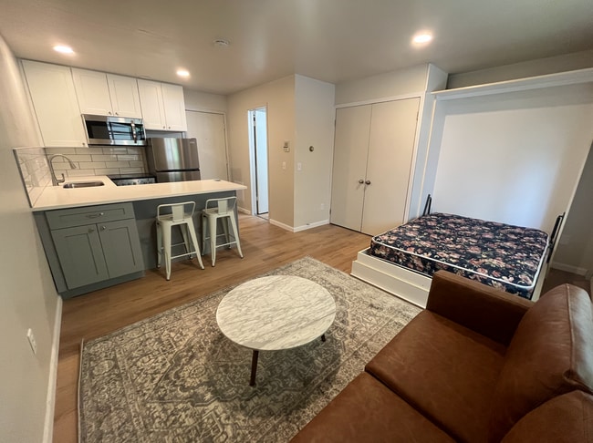 Renovated unit - 542 W Doty St