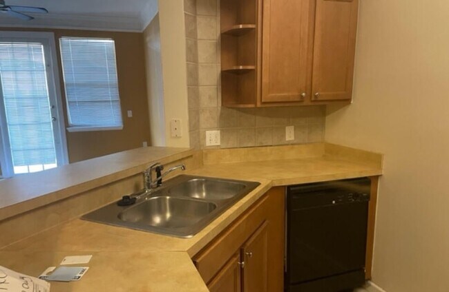 Building Photo - 9833 Baywinds Dr