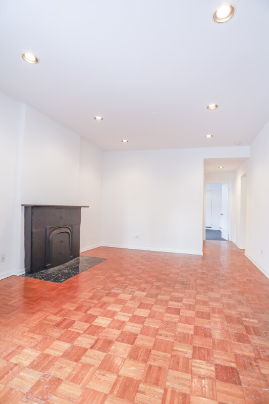 Photo - 168 W Menomonee St Apartment