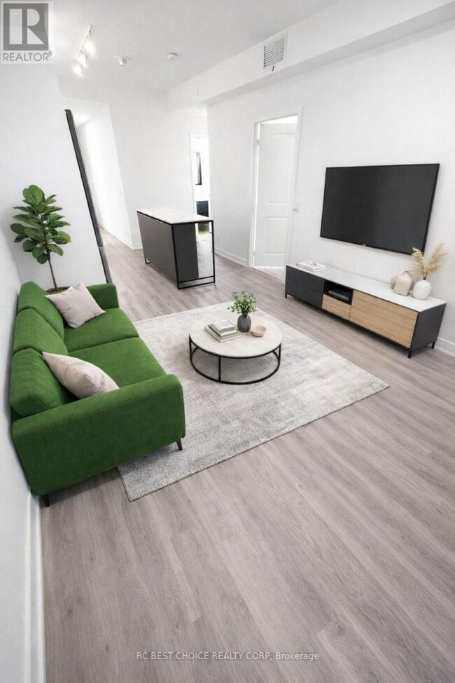 Building Photo - 30 Upper Mall Wy