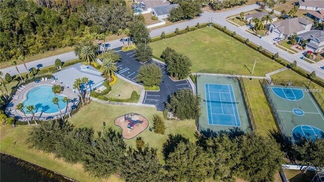 Building Photo - **$750 off 2nd months rent!!**   HUGE 2000 SQFT/4 Bed/2 bath/2 car garage with TONS of upgrades, ...