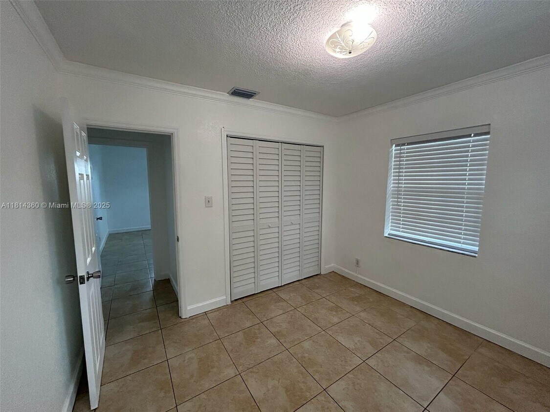 Primary Photo - 8840 SW 38th St