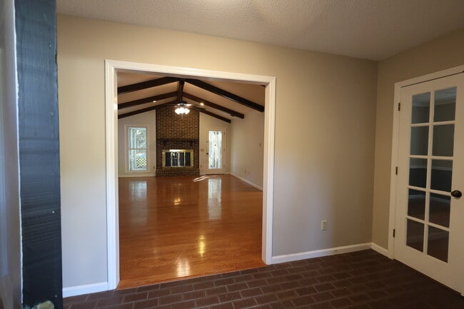 Building Photo - 313 Palomino Path