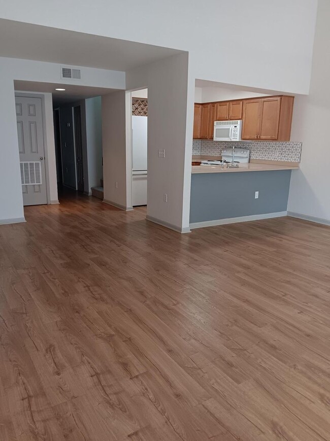 Building Photo - Immaculate 3/2 Condo in Marchwood!