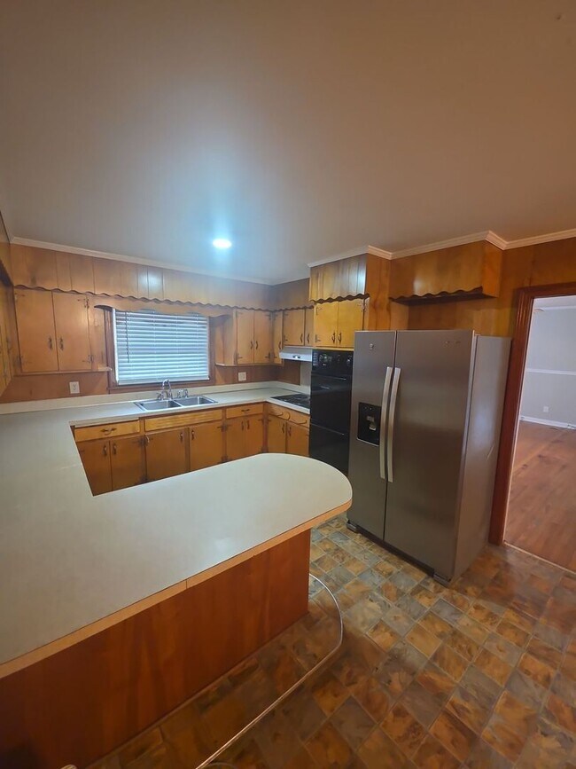 Foto del edificio - 3-Bedroom Home with Fireplace and Covered Patio in Sparta