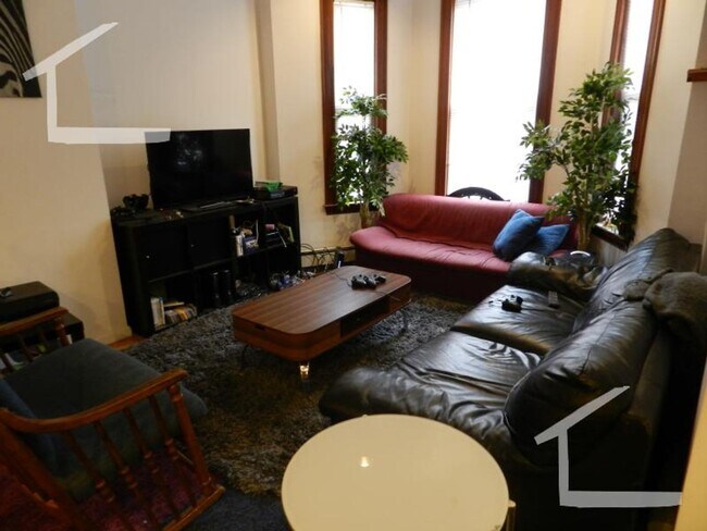 Building Photo - Central Mission Hill Location. In-Unit Was...