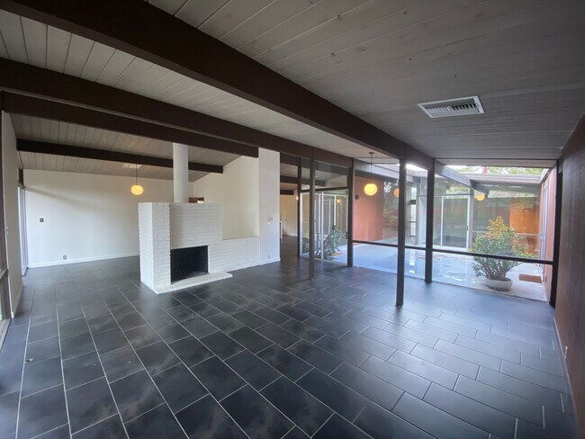 Building Photo - Gorgeous Single-Level Eichler in Northgate...