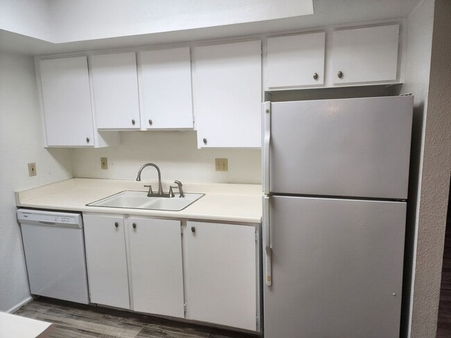 Building Photo - 2-bedroom,1 bath condo in Tempe