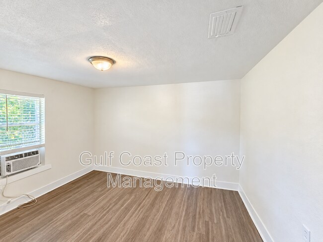 Building Photo - 2127 13th St W