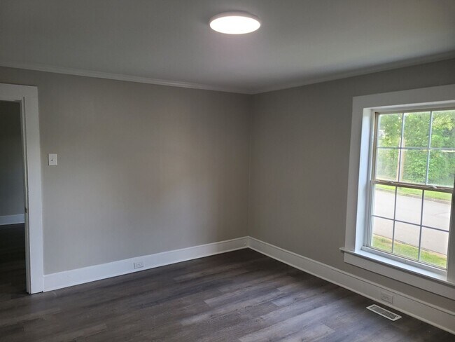 Building Photo - 2321 Dacian St