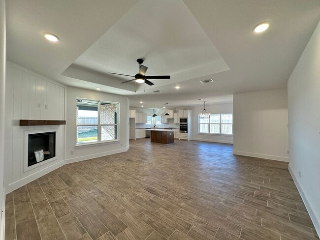 Building Photo - Viewable Now by Appointment Only!