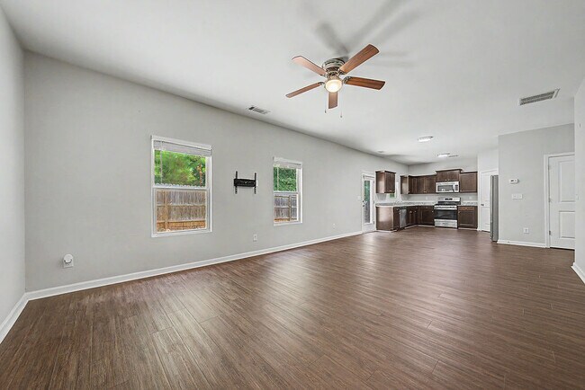 Building Photo - 310 St Lucas Ct