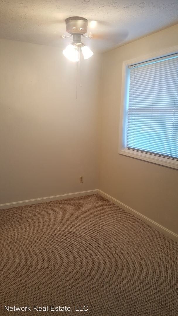 Building Photo - 902 Scenic Dr