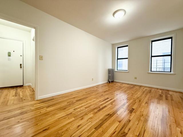 Foto principal - 1 bedroom in New York NY 10467