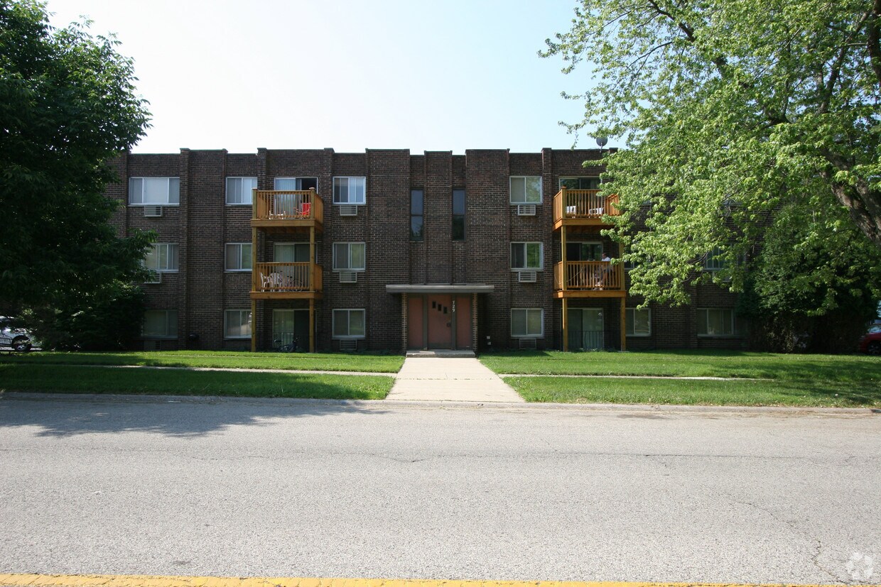 Building Photo - 729 Strom Dr
