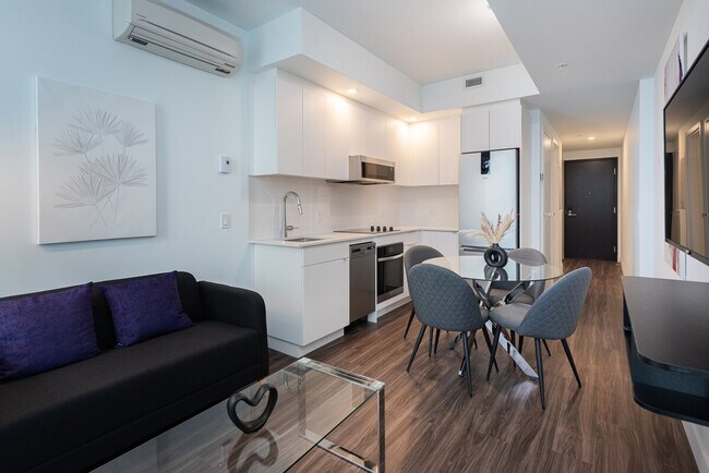 Photo du bâtiment - 665 Rue Versailles