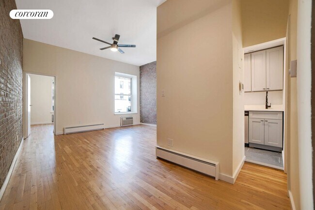 Building Photo - 27 W 94th St