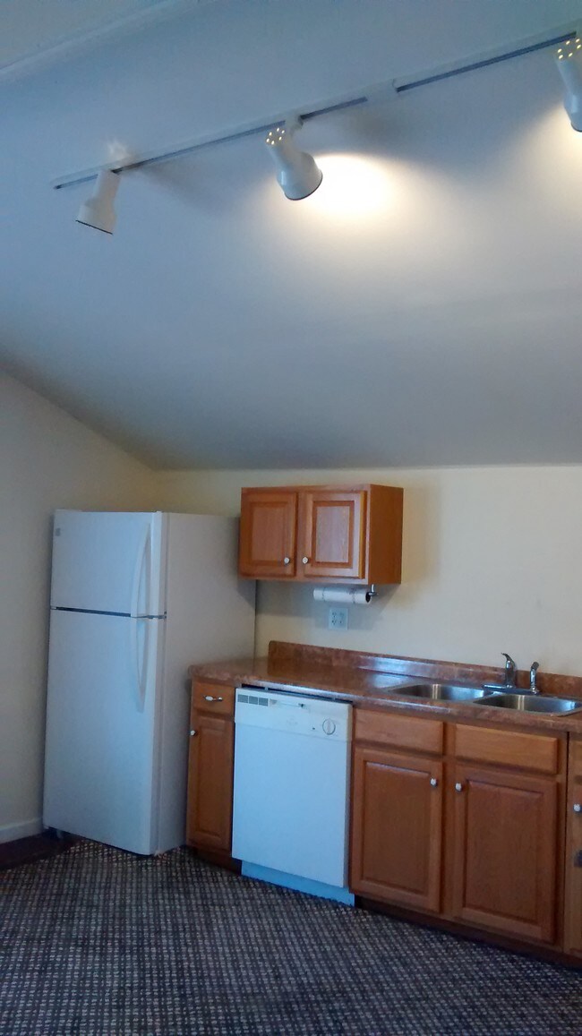 Kitchen - 809 E 14th St