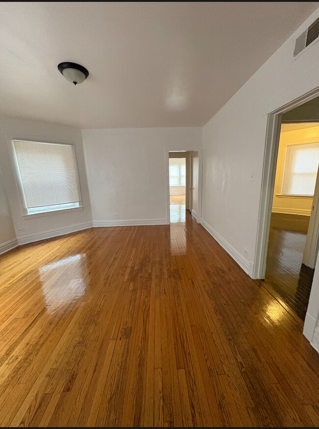 Foto del edificio - 7741 S Yates Blvd