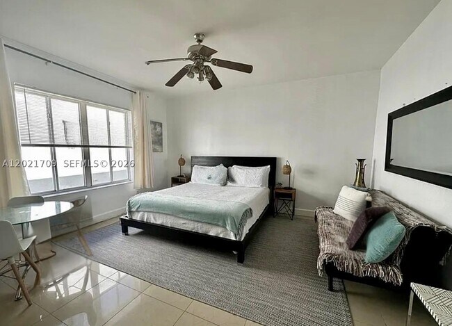 Foto del edificio - 3700 Collins Ave