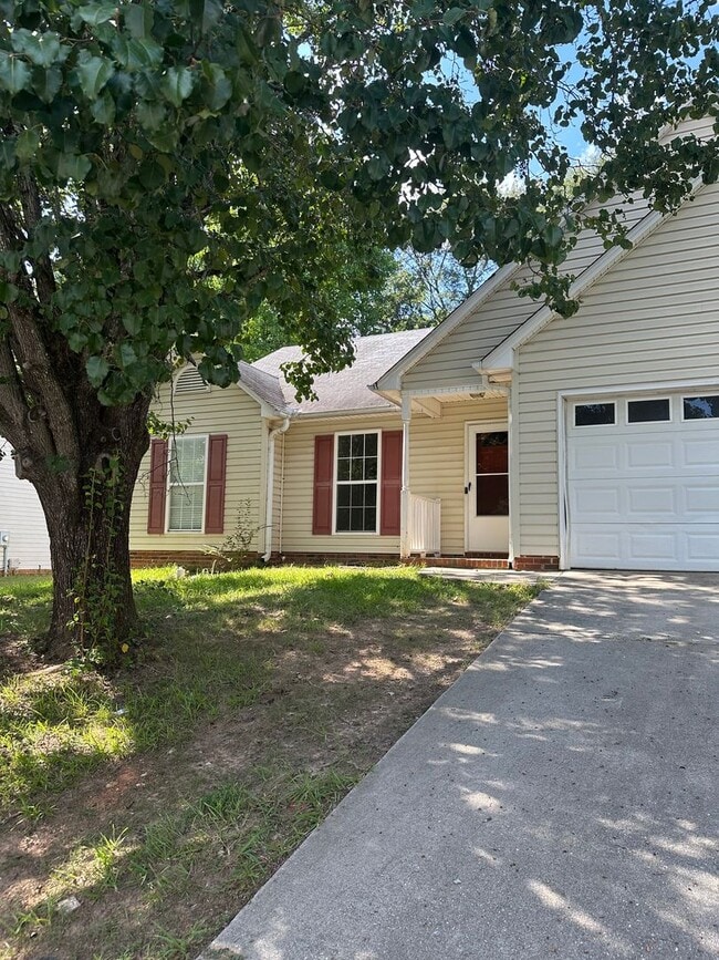Building Photo - 3 Bedroom, 2.5 Bath Home