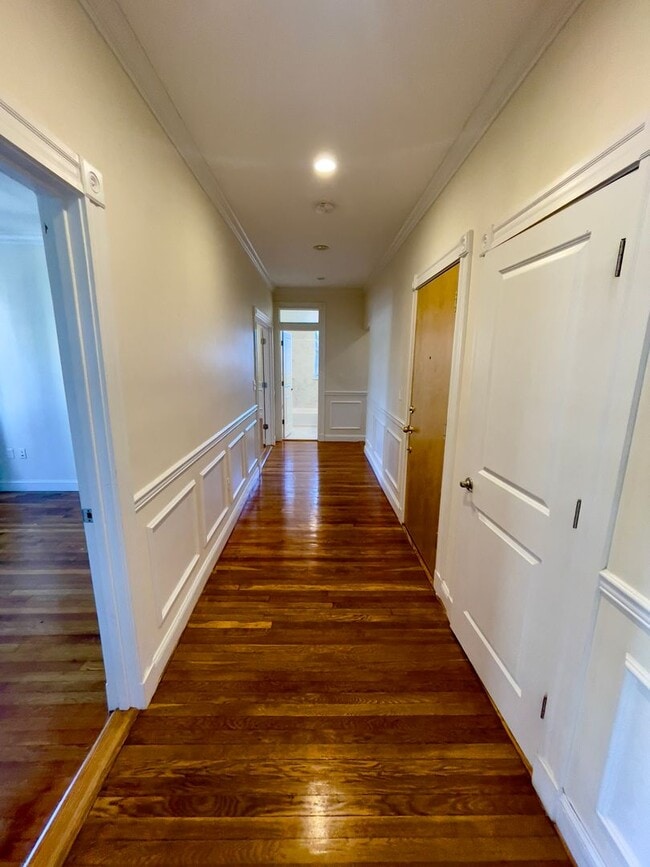 Photo - MISSION HILL 4BED $5600 ON HILLSIDE ST Apartment