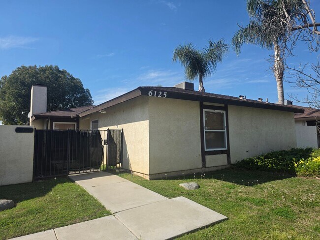 Foto del edificio - SW-Bakersfield. 3bed/2bath