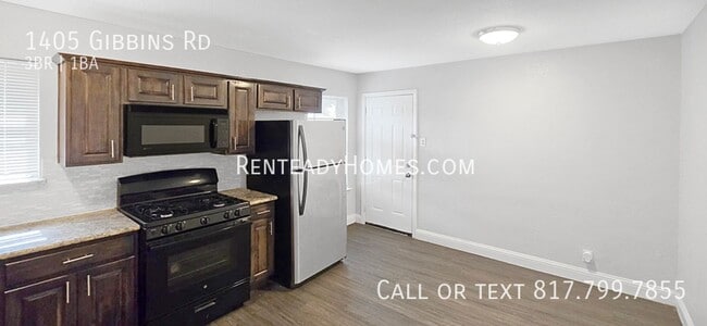 Building Photo - 1405 Gibbins Rd