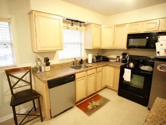 Building Photo - Charming 3 Bedroom, 2 Bath Home in Tranqui...