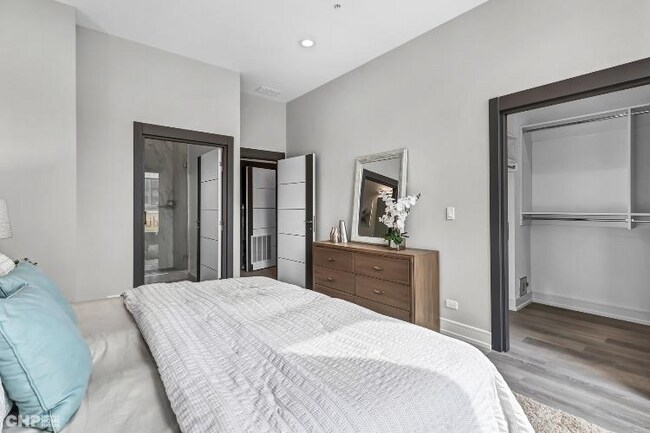 Foto del edificio - 2406 W Armitage Ave