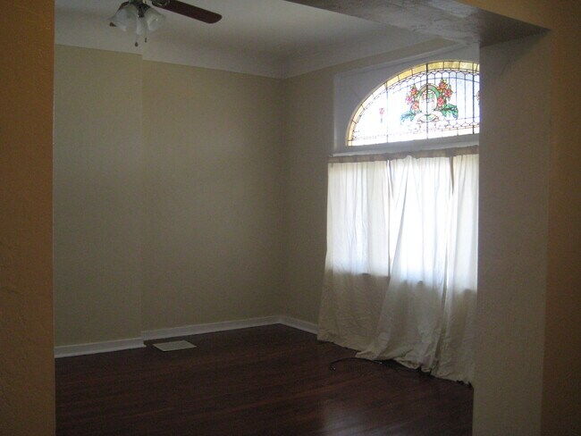 Building Photo - 20 Carrick Ave