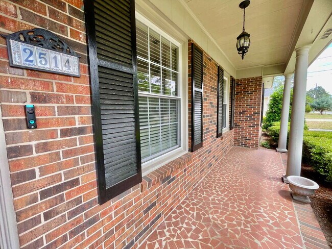 Building Photo - Charming 3-Bedroom Nest with 2 Full Baths ...