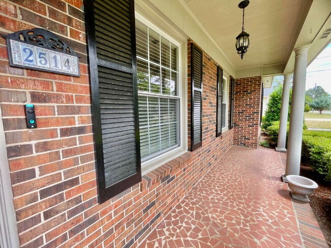 Foto del edificio - Charming 3-Bedroom Nest with 2 Full Baths ...
