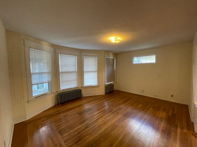 Building Photo - 64 Canner St