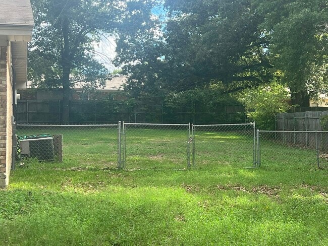 Building Photo - 749 Ave B