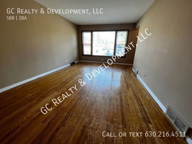 Building Photo - ***5 BDRM / 2 BTH / FINISHED BASEMENT / 2 ...