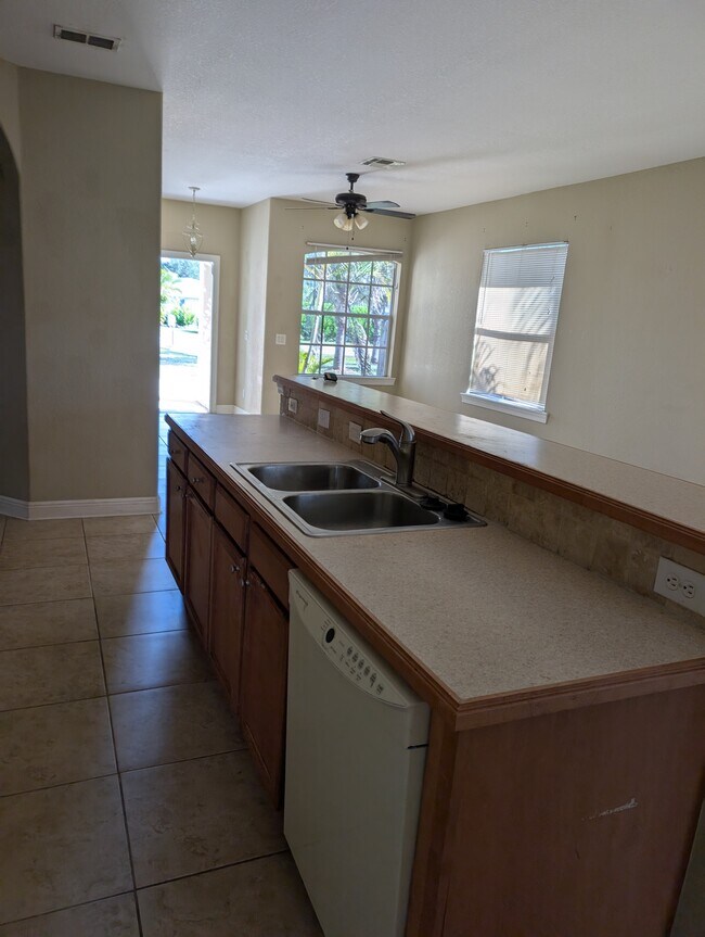 Foto del edificio - 2193 River Ridge Blvd