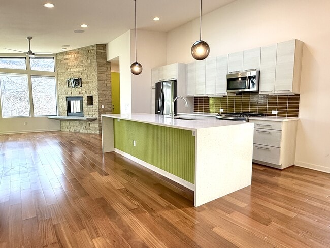 Foto del edificio - 416 Starlight Vlg Lp