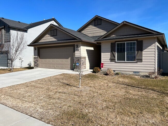 Foto del edificio - Comfortable Living in a Beautiful, Well-Kept Home