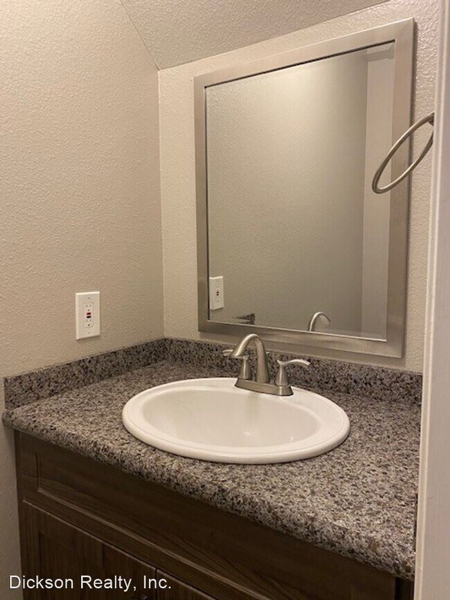 Building Photo - 2 br, 1.5 bath House - 2495 Sycamore Glen #4