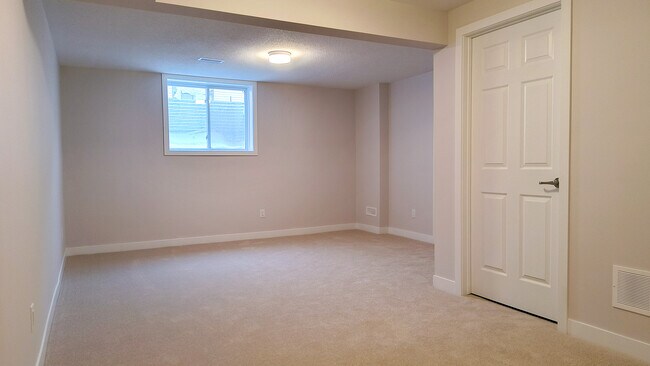 Building Photo - 1057 Curraglass Walk