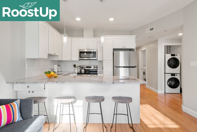 Foto del edificio - Furnished Bedroom with Private Bath in East Boston