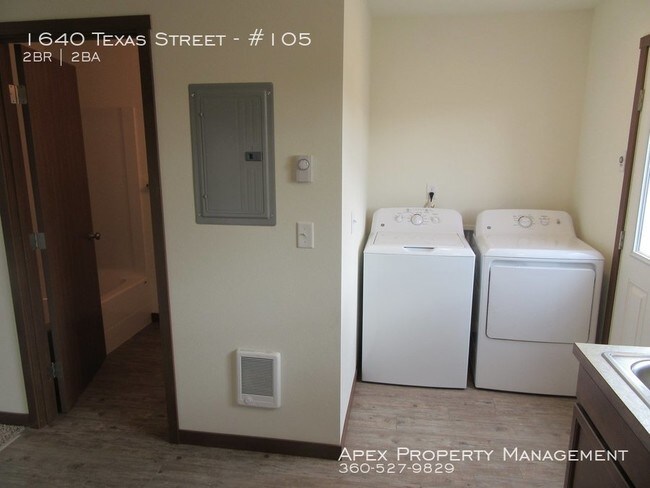 Building Photo - Eureka Townhomes - CENTRAL