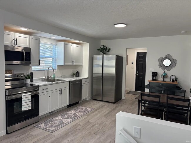 Shared kitchen - 1002 S 36th St